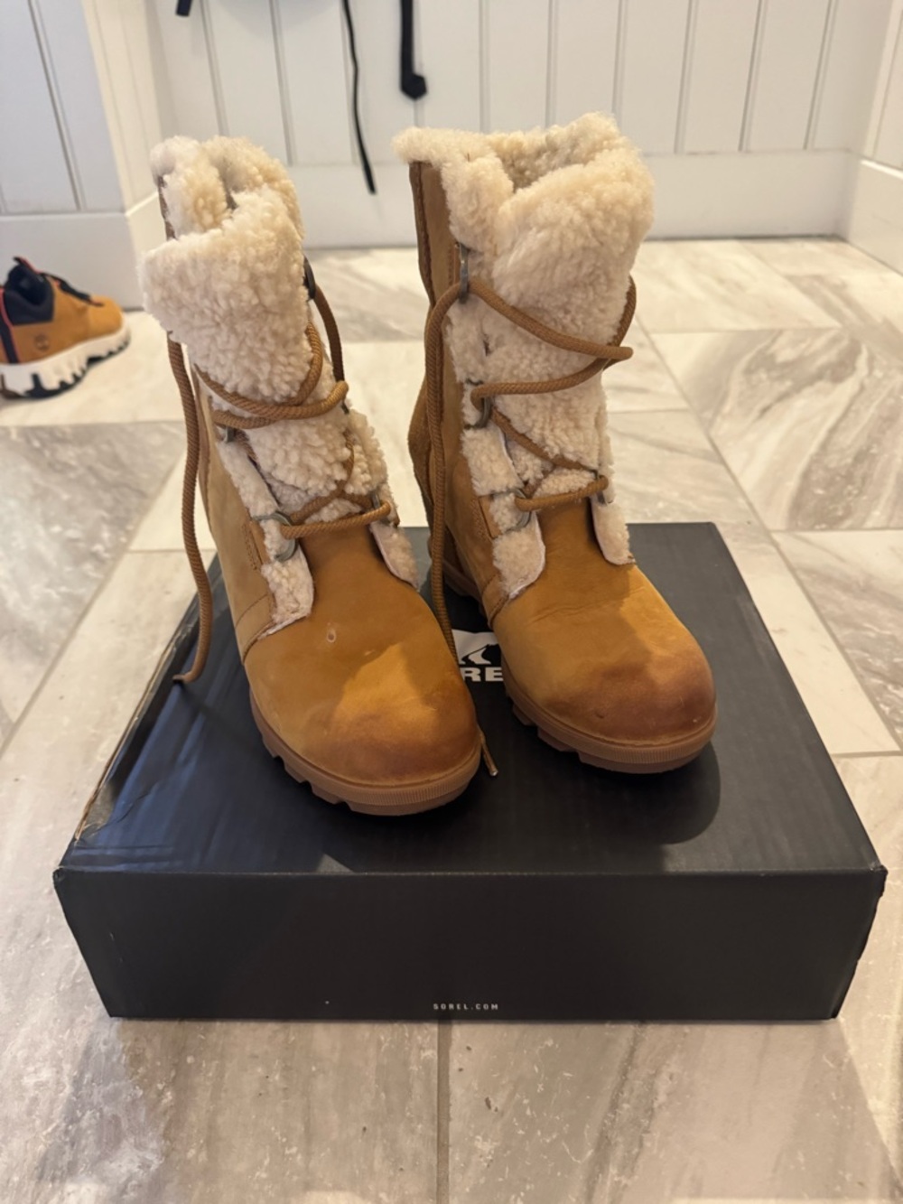 Sorel Women's Tan Suede Shearling-Lined Lace-Up Winter Boots